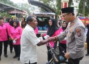 1 Hari 1 Kebaikan, Kapolres Langkat Bersama  Bhayangkari Berbagi Takjil untuk Sesama