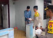 Kapolres Pasangkayu Turun Langsung Bagikan Takjil, Door to door Ke Rumah warga Sekitar
