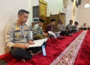 Tingkatkan Iman dan Taqwa di Bulan Suci Ramadhan, Kapolres Majene Gelar Tadarusan Bersama Jamaah Masjid Nurul Ikhlas