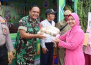 Cek Pospam Ops Ketupat Semeru 2025, Kapolres Pamekasan Didampingi Ibu Ketua Bhayangkari Berikan Bingkisan