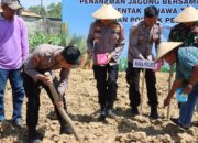 Polres Pamekasan Dukung Ketahanan Pangan, Penanaman Jagung Bersama Santri Serentak Se-Jatim