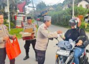 Semarak Ramadhan 1447 H, Polri Bagikan Takjil Gratis untuk Masyarakat di Depan Mako Polda dan Polres