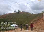 Bhabinkamtibmas Monitoring Perkembangan Kebun Jagung Warga di Desa Balla Timur