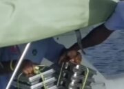 Antusiasme Anak-Anak Papua Sambut Kapal Pengantar MBG di Pesisir Danau Sentani