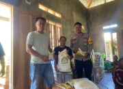 Bhabinkamtibmas Tabulahan Kawal Penyaluran Bantuan Beras dan Minyak Goreng, Pastikan Tepat Sasaran dan Kondusif