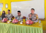 Bhabinkamtibmas Polsek Bambalamotu Berikan Penyuluhan Pencegahan Kenakalan Remaja kepada Orang Tua Siswa