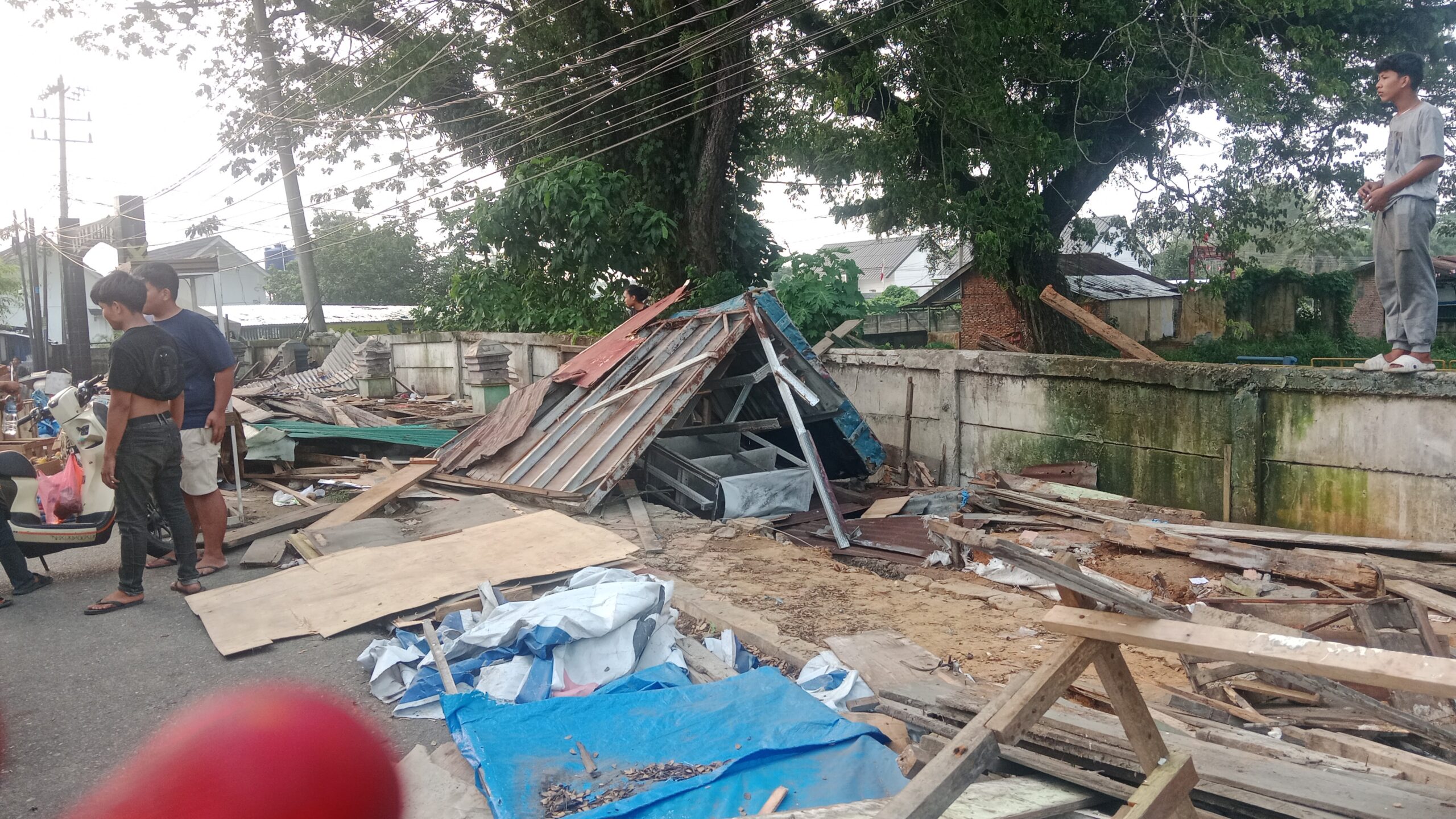 Lokasi PKL ditaksir seluas 15 meter dibongkar paksa Satpol PP Labuhanbatu