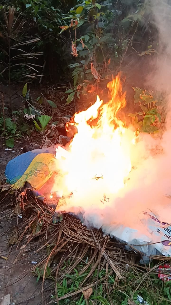 Polisi dan BNNK bakar lapak pondok diduga tempat transaksi sabu