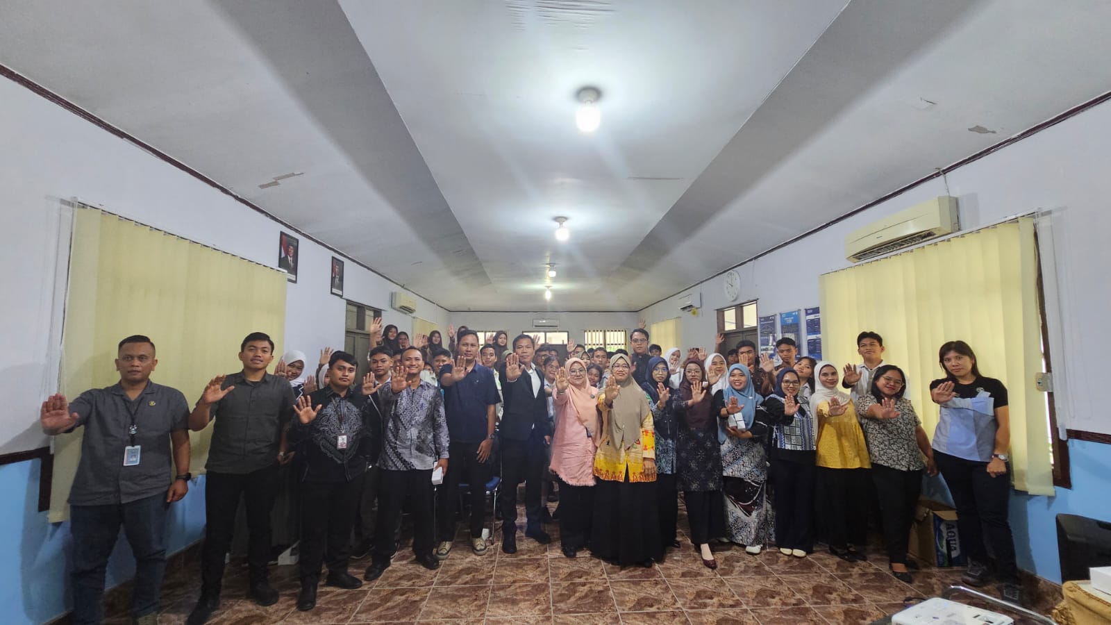 Satres Narkoba diwakili KBO Iptu Ropensus Manik berikan edukasi bahaya rokok elektrik di Labura